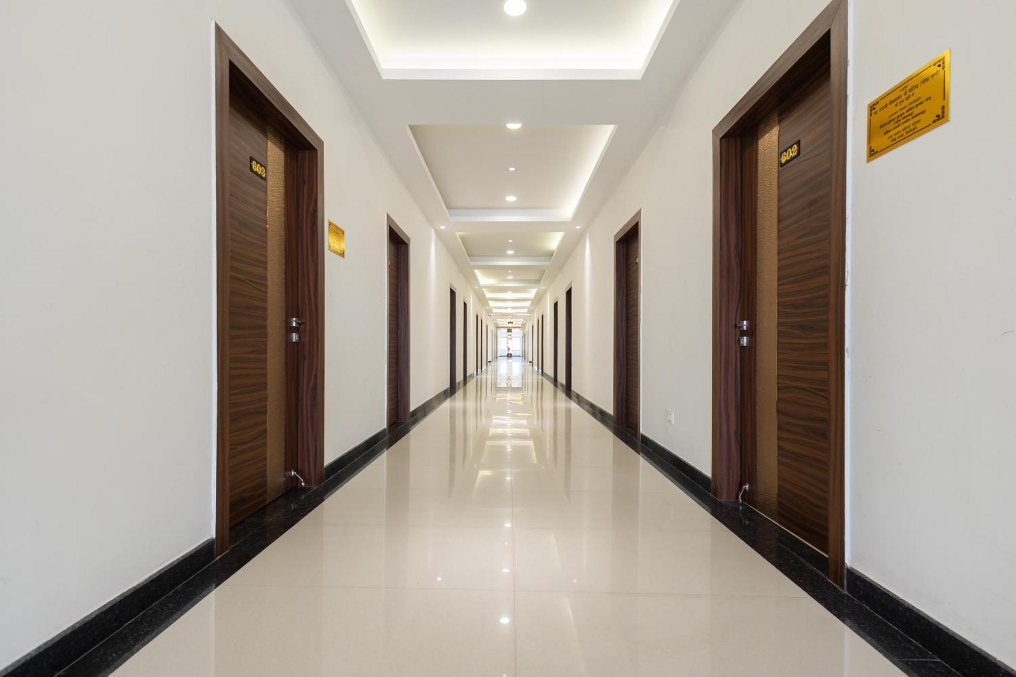 Maryada Maitri Resort -100 Rooms & 3 Banquets シリグリ エクステリア 写真